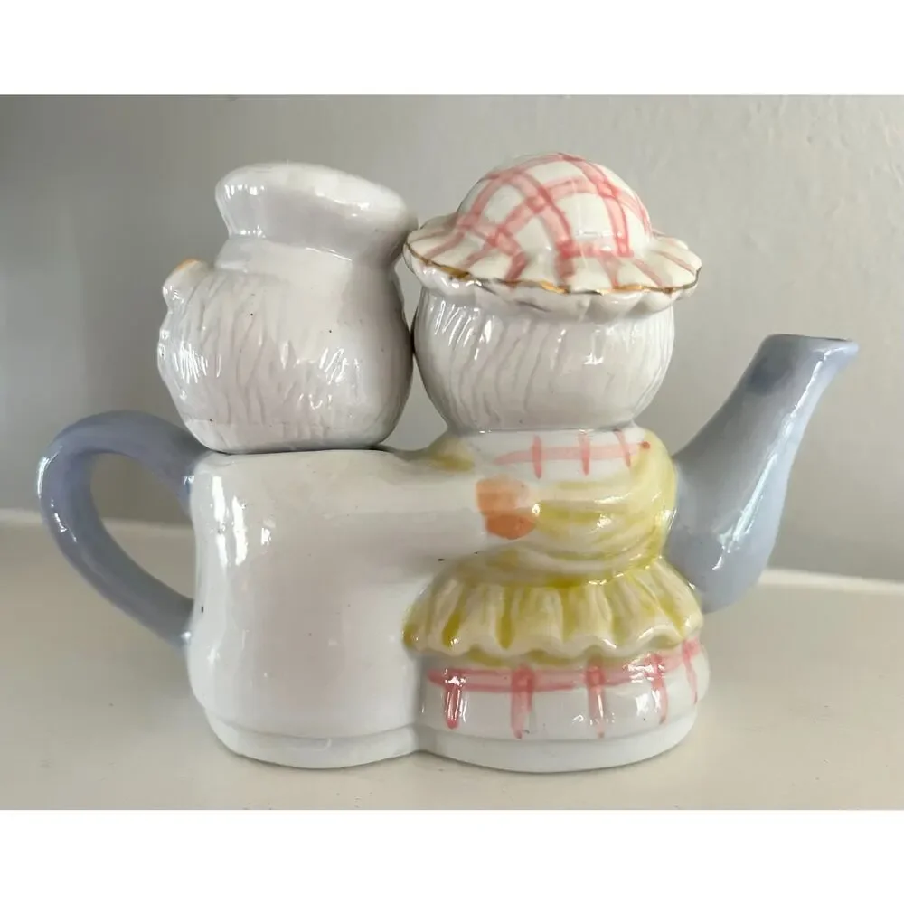 Vintage Kitchy Porcelain Mr & Mrs Owl Teapot Kitchen Stovetop Decor Collectible